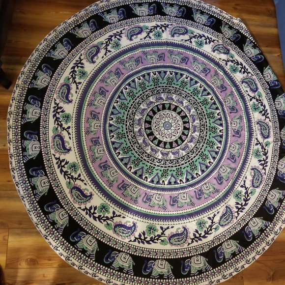 Large Circle Cloth / Scarf 🧣 - Picture 5 of 13